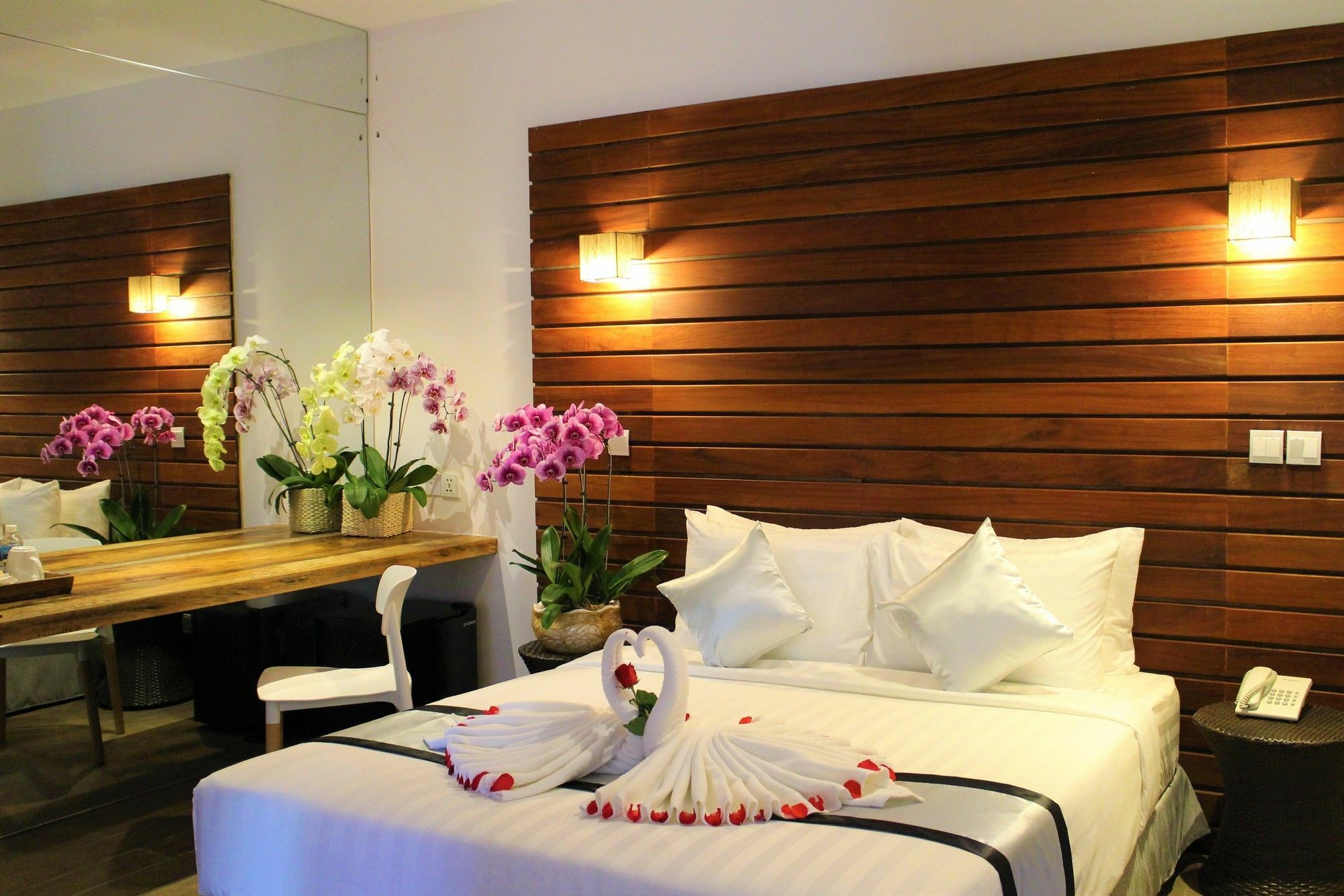 De Ninth Boutique Hotel & Spa Пном Пен Екстериор снимка